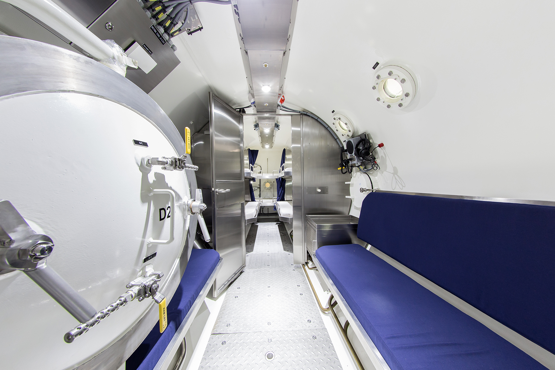 Living & decompression chambers