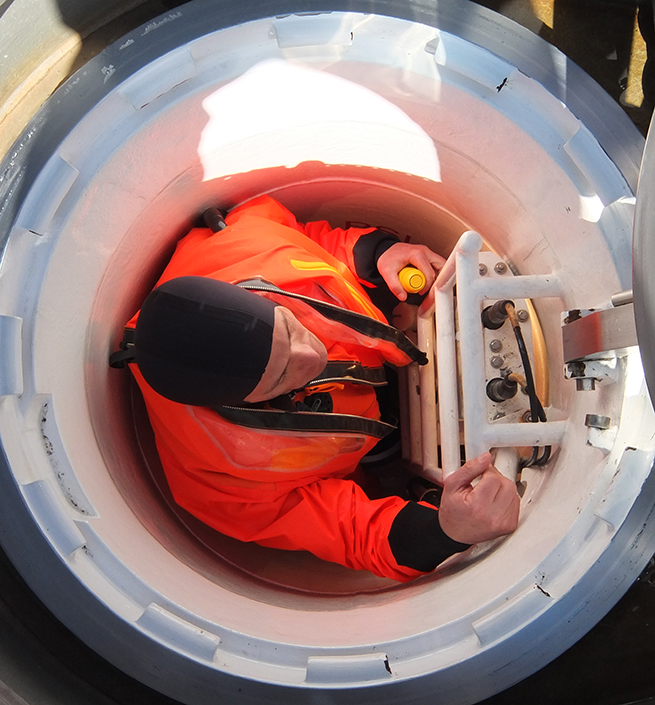 Escape towers, watertight doors and hatches icon