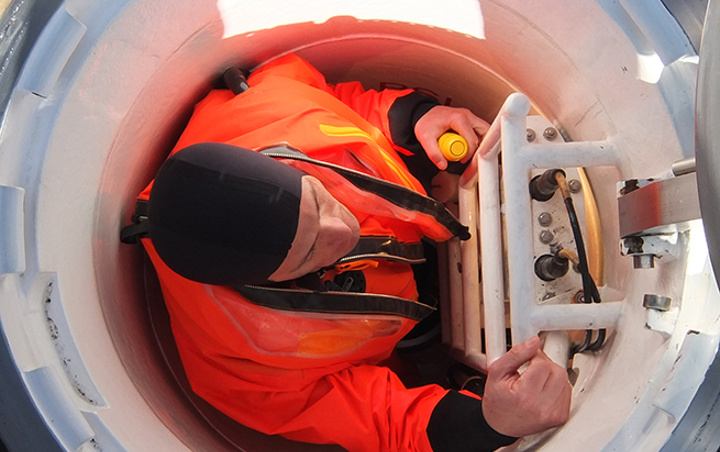 Escape towers, watertight doors and hatches icon