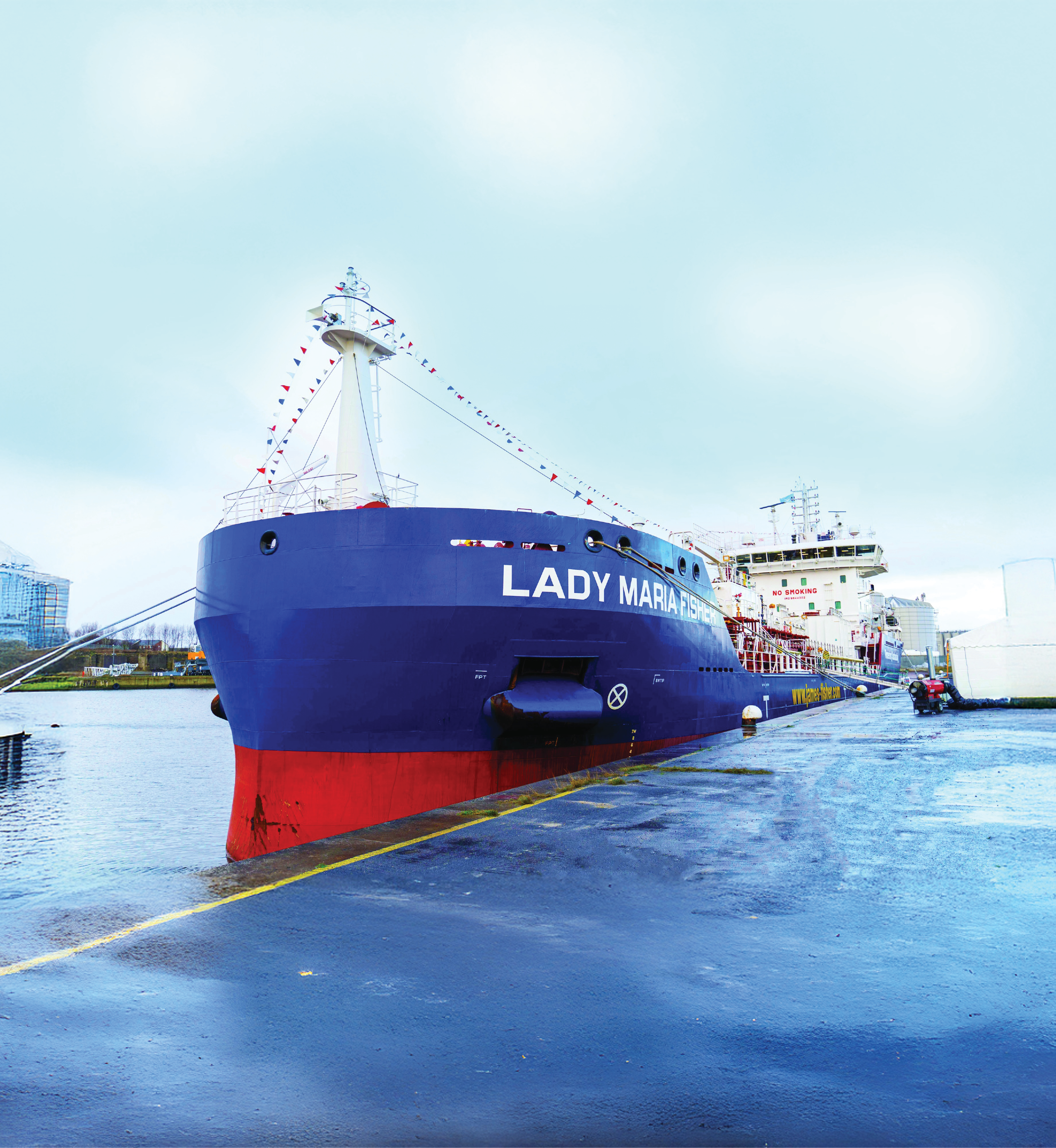 Investing in fuel efficiency and emissions reduction to support greener shipping. icon