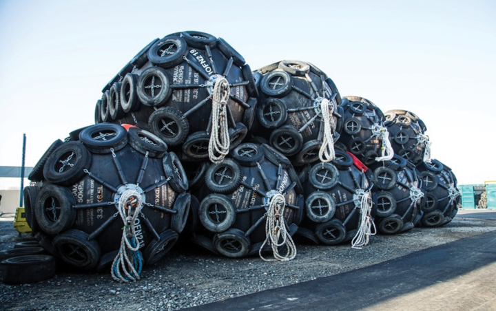 Complete fendering, mooring, deck and quayside solutions ensuring safe operations. icon