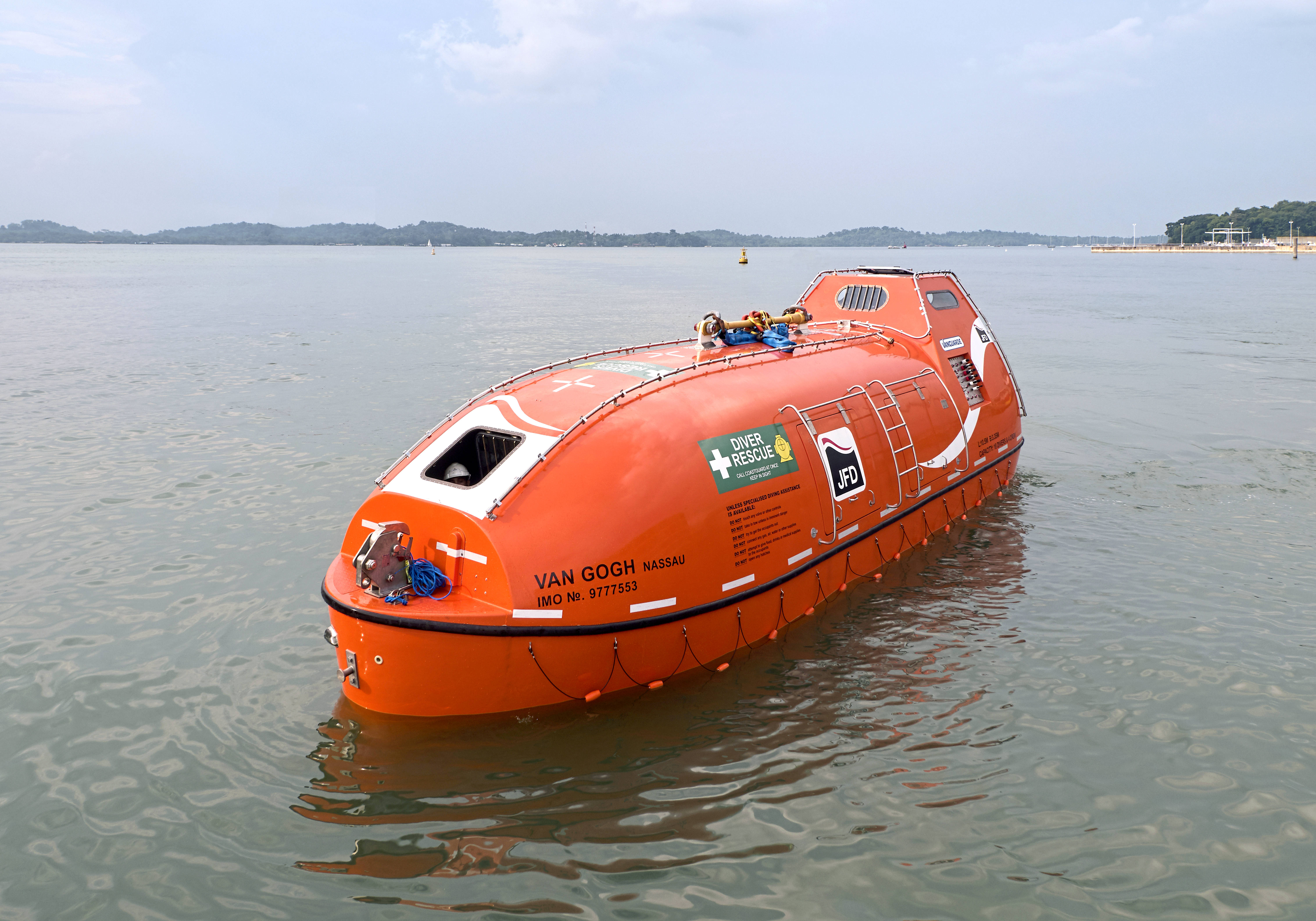 Hyperbaric rescue chambers & Self propelled hyperbaric lifeboats