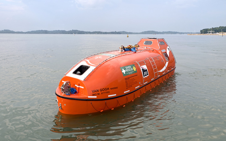 Hyperbaric rescue chambers & Self propelled hyperbaric lifeboats