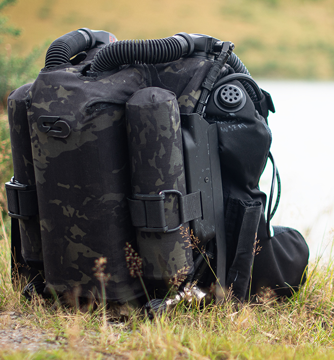 Life support systems used by special operations and mine countermeasures divers worldwide icon