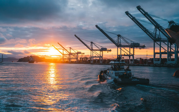 Container terminal with tug