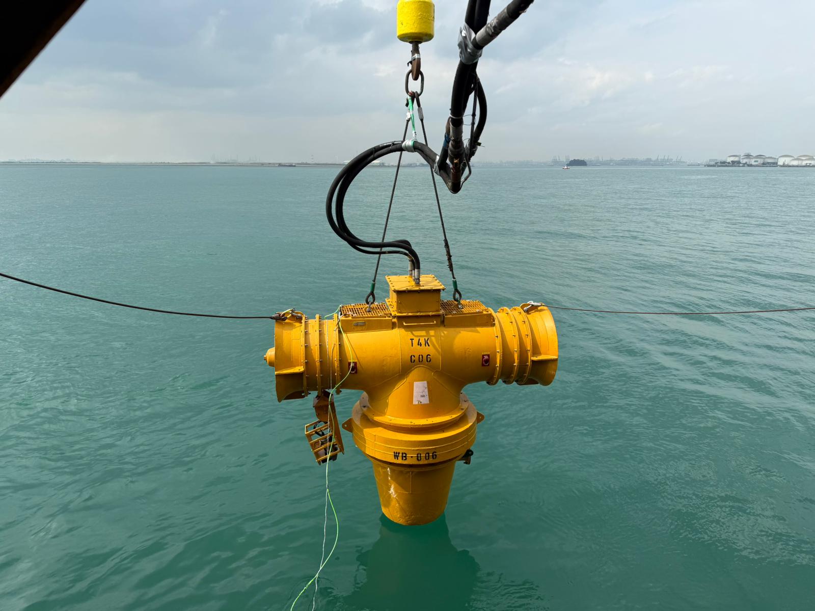 Controlled flow excavation for mooring chain segments deburial