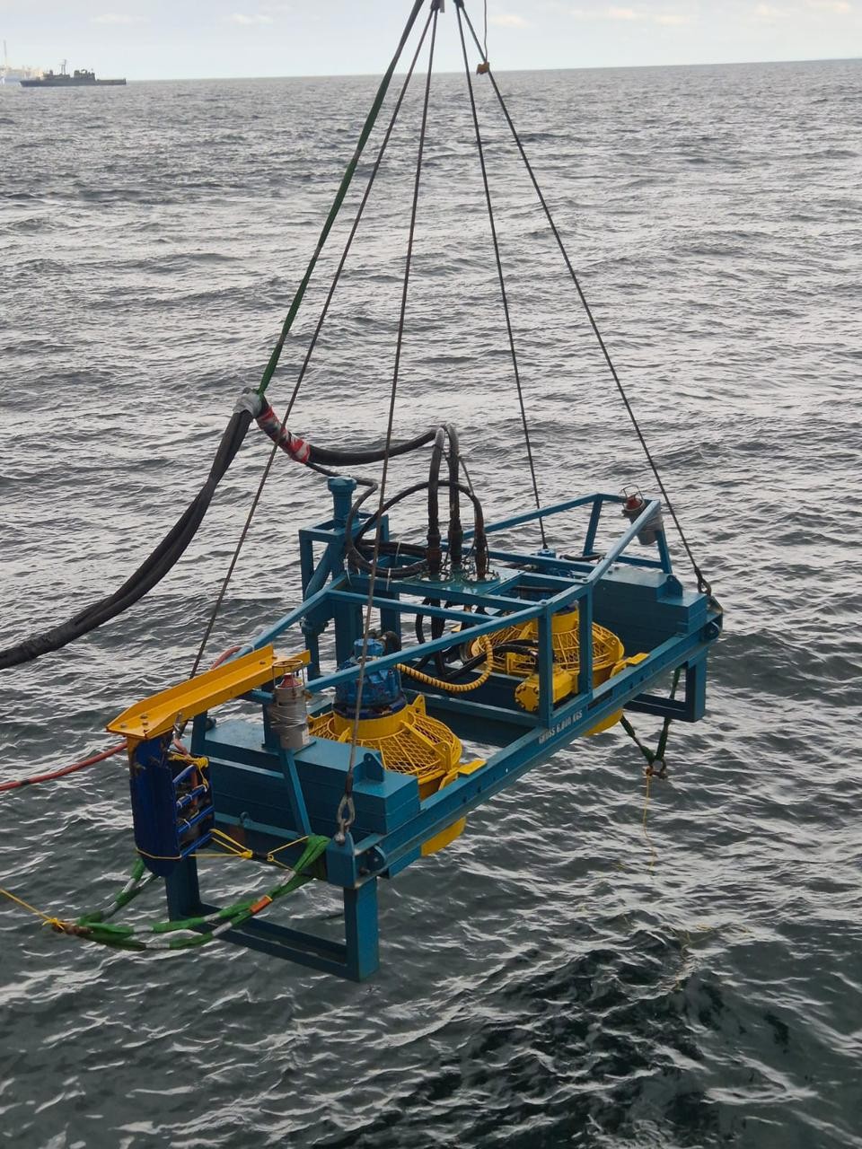 Controlled flow excavation for cable repair near FPSO