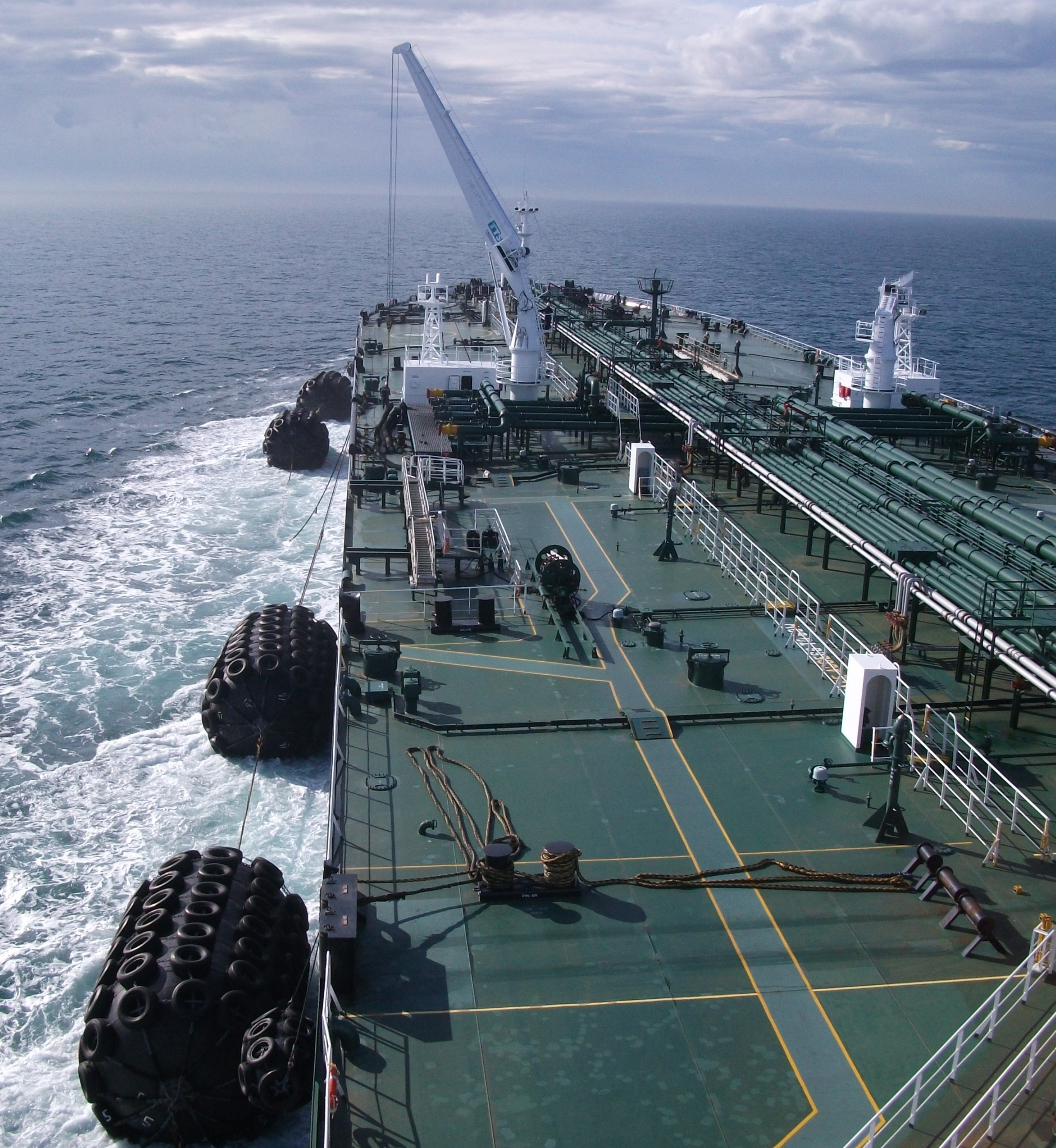 High-quality marine equipment supplied worldwide to ports and offshore facilities. icon