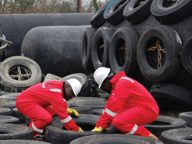 Pneumatic floating fender maintenance
