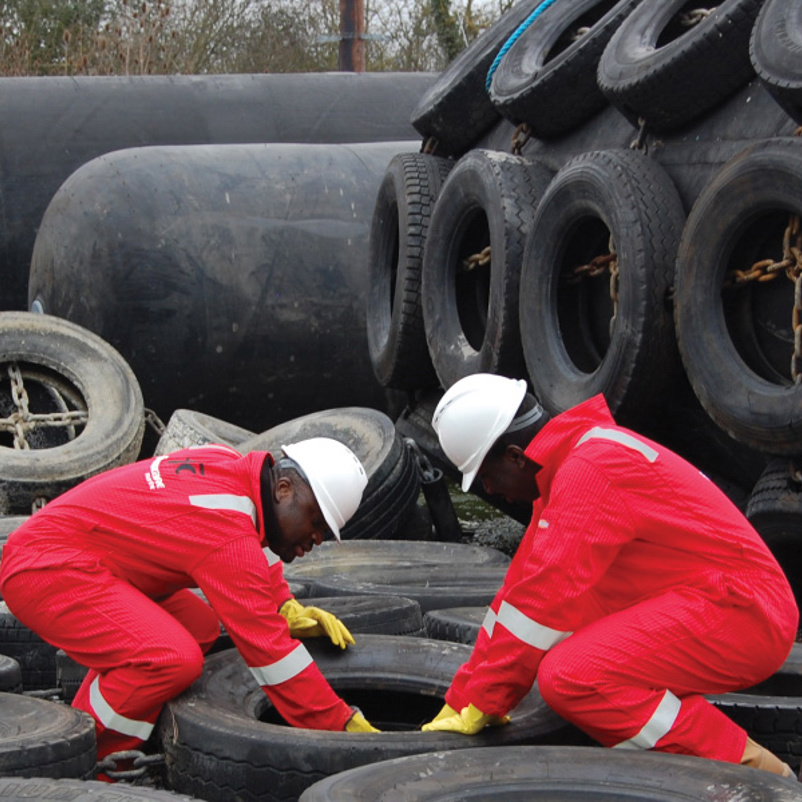 Pneumatic floating fender maintenance